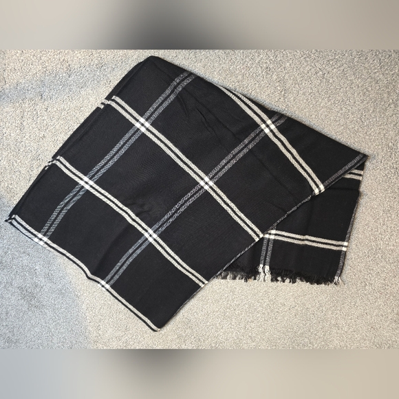 Large Loft Black White Fall Winter Soft Scarf Outdoors Classy Simple Elegant - Picture 2 of 5